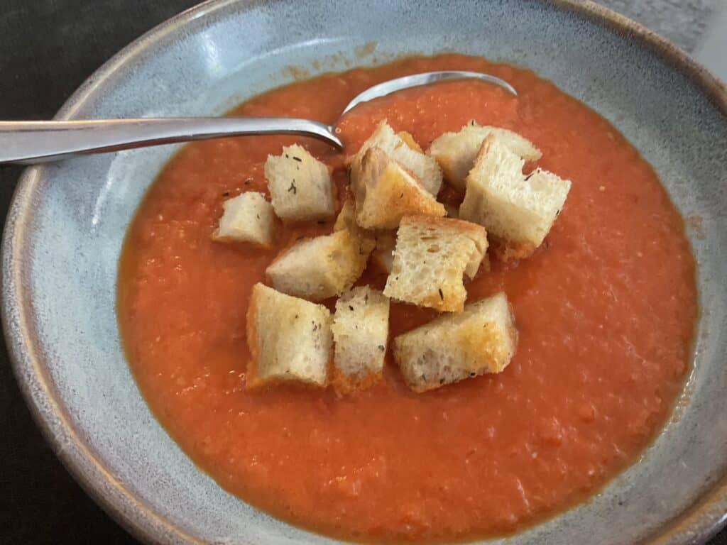 Easy, simple and tasty tomato soup with homemade croutons